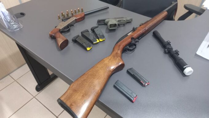 Polícia Civil apreende armas de fogo e munição de suspeito pelo crime de violência psicológica