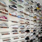 Polícia Civil e Procon realizam ação contra produtos falsificados e apreendem 1.620 pares de tênis em Campo Grande