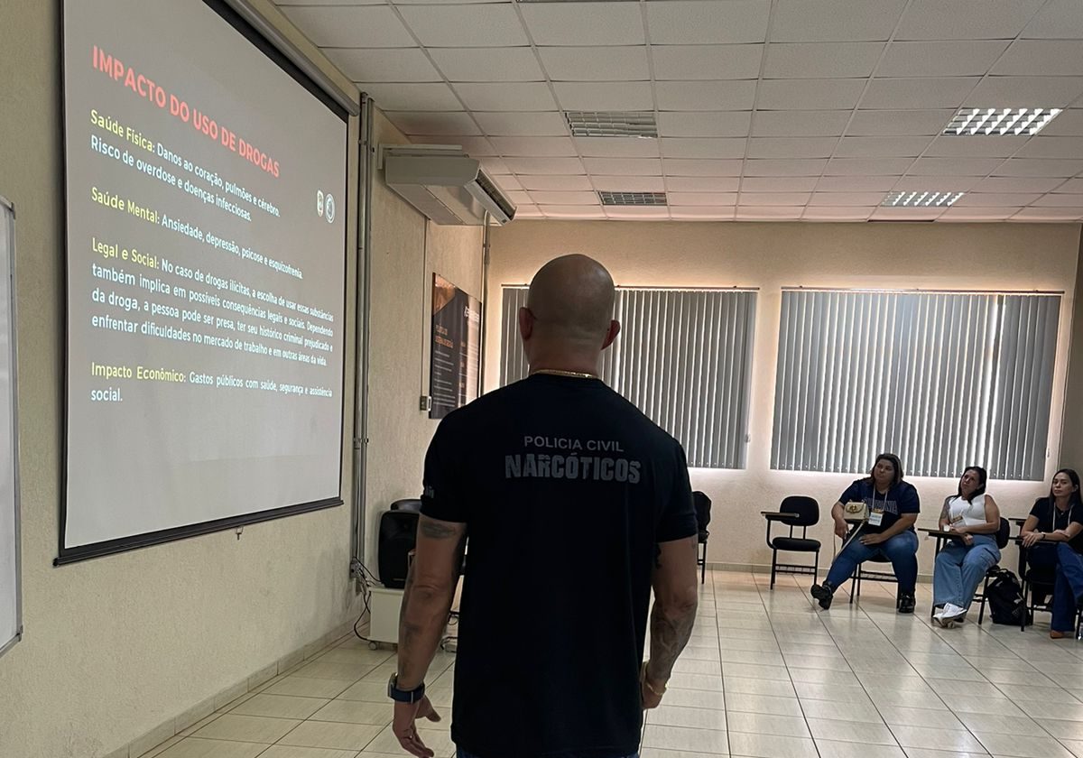 Polícia Civil ministra palestra para funcionários de empresa da Capital contra o tráfico de drogas