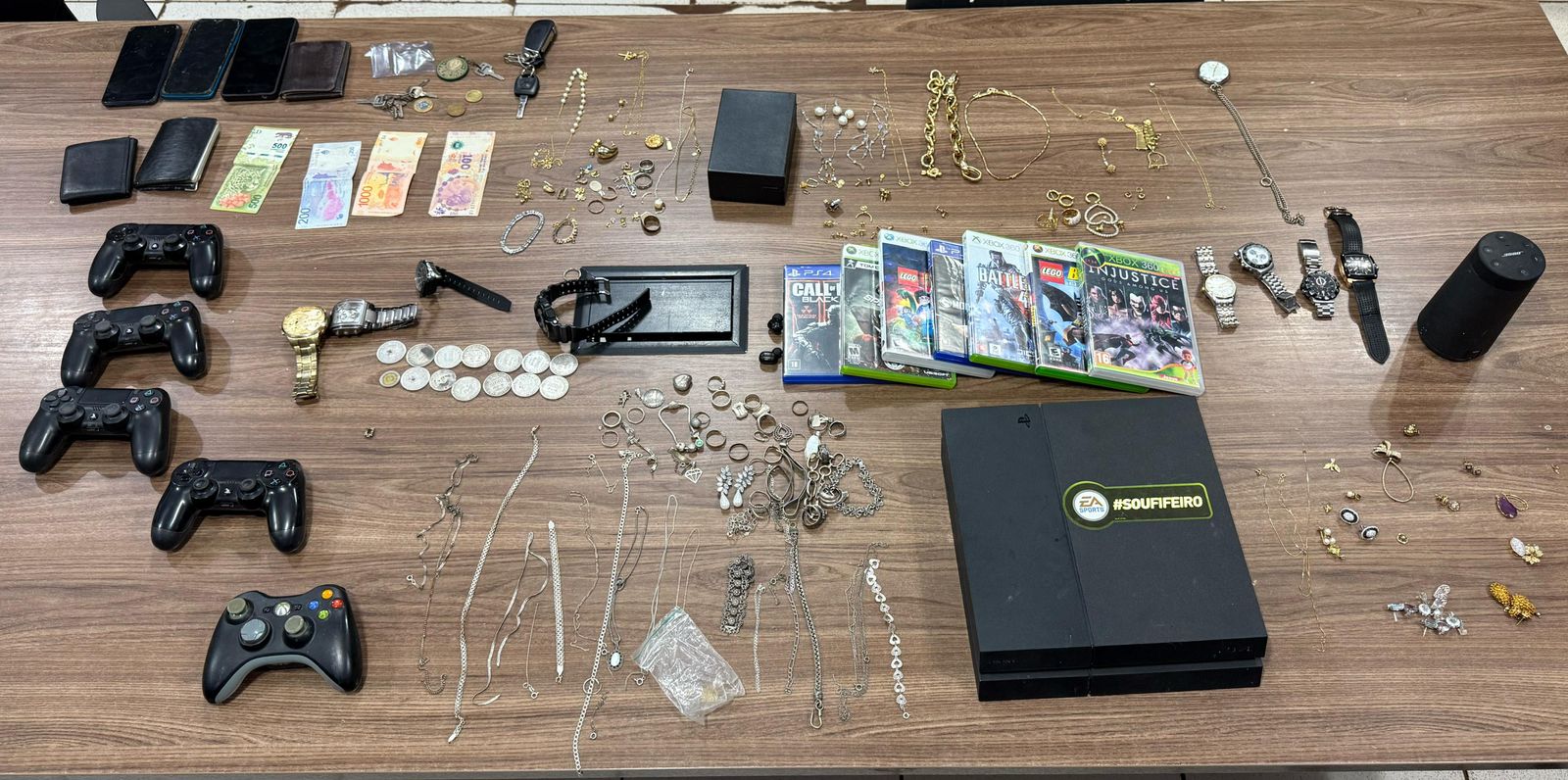 Polícia Civil prende grupo criminoso que utilizava um Gol branco para furtar residências em Campo Grande