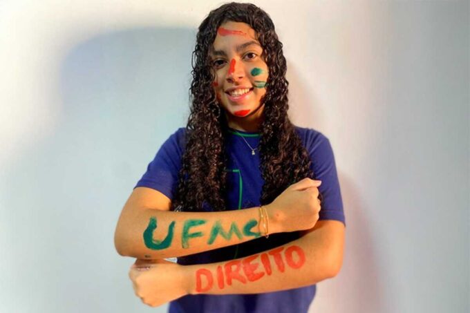 Adolescente conquista vaga na UFMS com apoio da Defensoria Pública