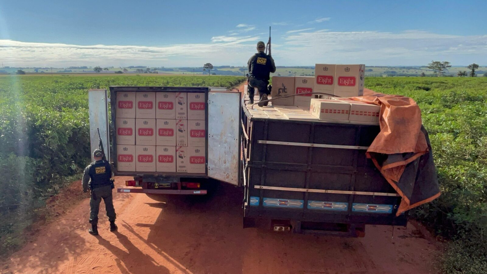 DOF apreende dois caminhões com quase 20 mil pacotes de cigarros contrabandeados do Paraguai