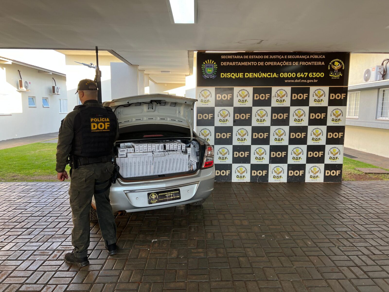 DOF apreende veículo carregado de cigarros em Dourados