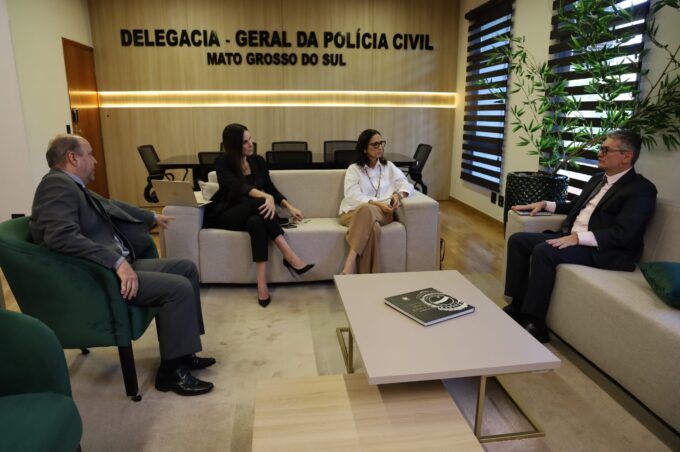 Delegado-Geral recebe coordenadora estadual da Casa da Mulher Brasileira em visita institucional