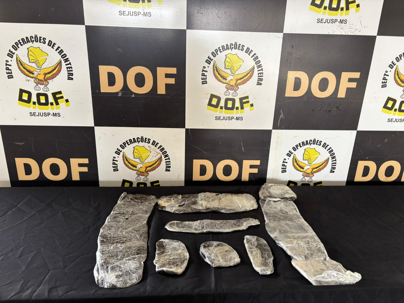 Mulher que seguia com droga junto ao corpo para Santa Catarina é presa pelo DOF em Dourados