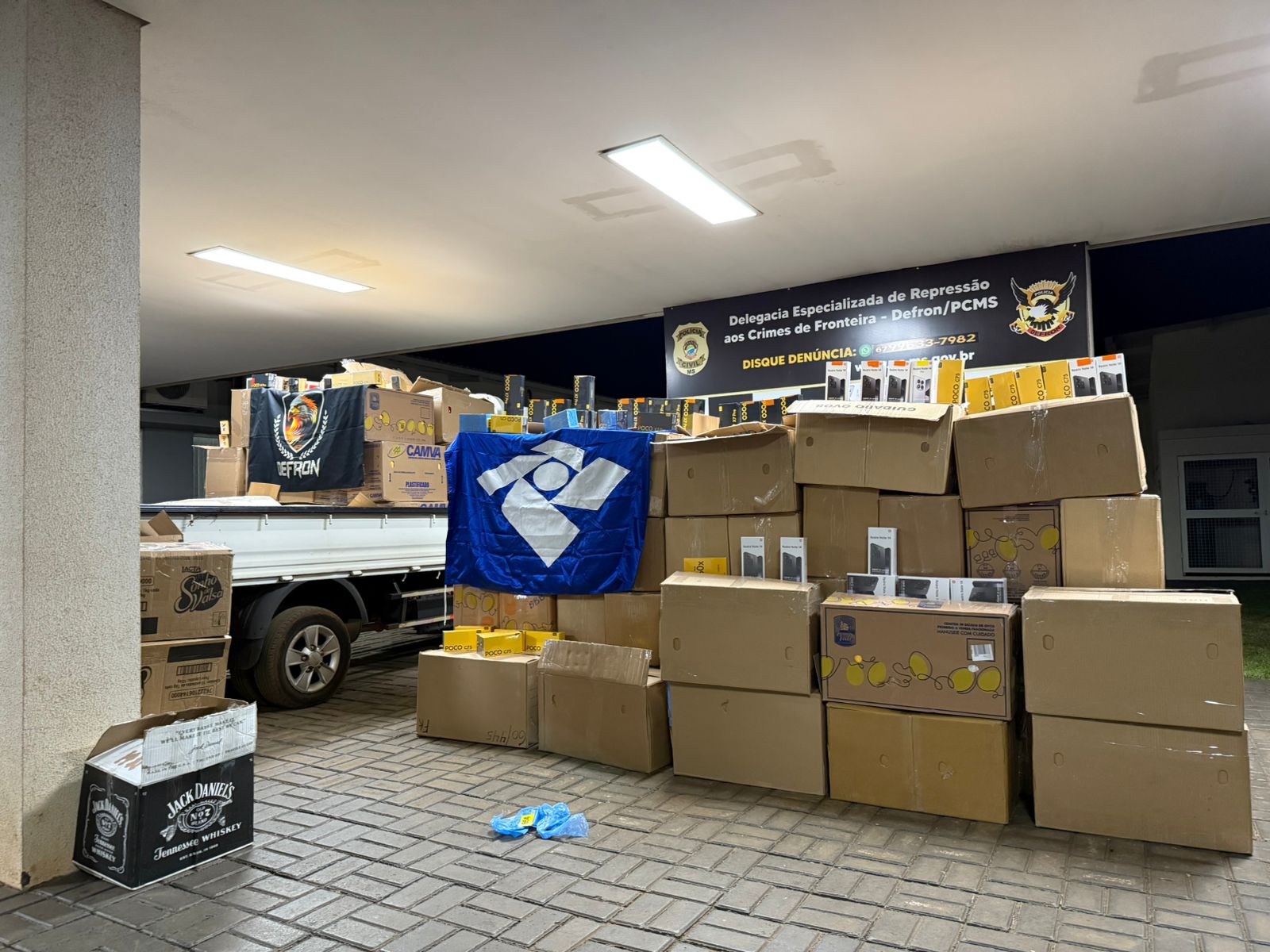 Operação da Polícia Civil e Receita Federal apreende caminhão com carga milionária de produtos contrabandeados em Ponta Porã