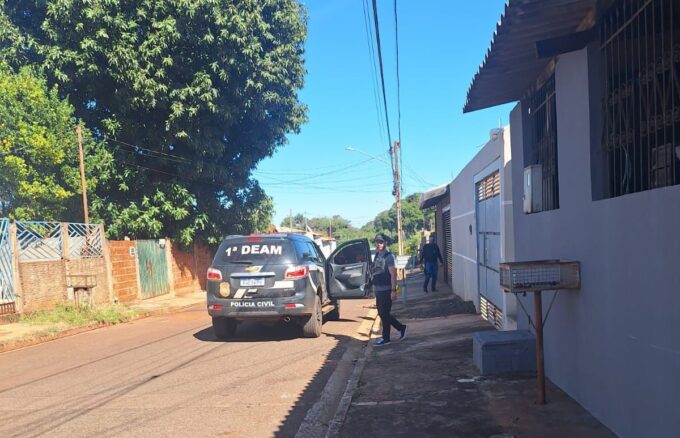 Polícia Civil cumpre mandado de busca e apreensão e prende suspeito de violência doméstica por posse ilegal de arma de fogo