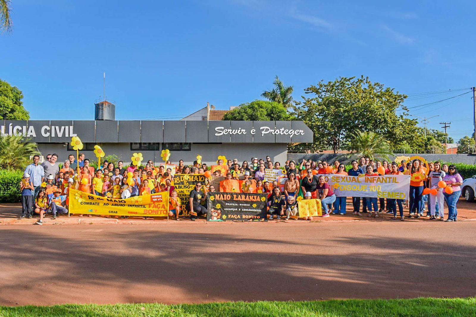 Polícia Civil participa de passeata de conscientização contra abuso e exploração sexual de crianças e adolescentes em Selvíria