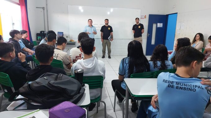 Polícia Civil realiza palestras educativas sobre drogas e bullying em escola municipal de Paraíso das Águas