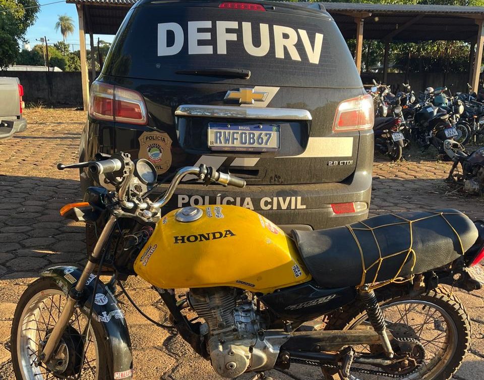 Polícia Civil recupera motocicleta furtada no estacionamento de supermercado da Capital