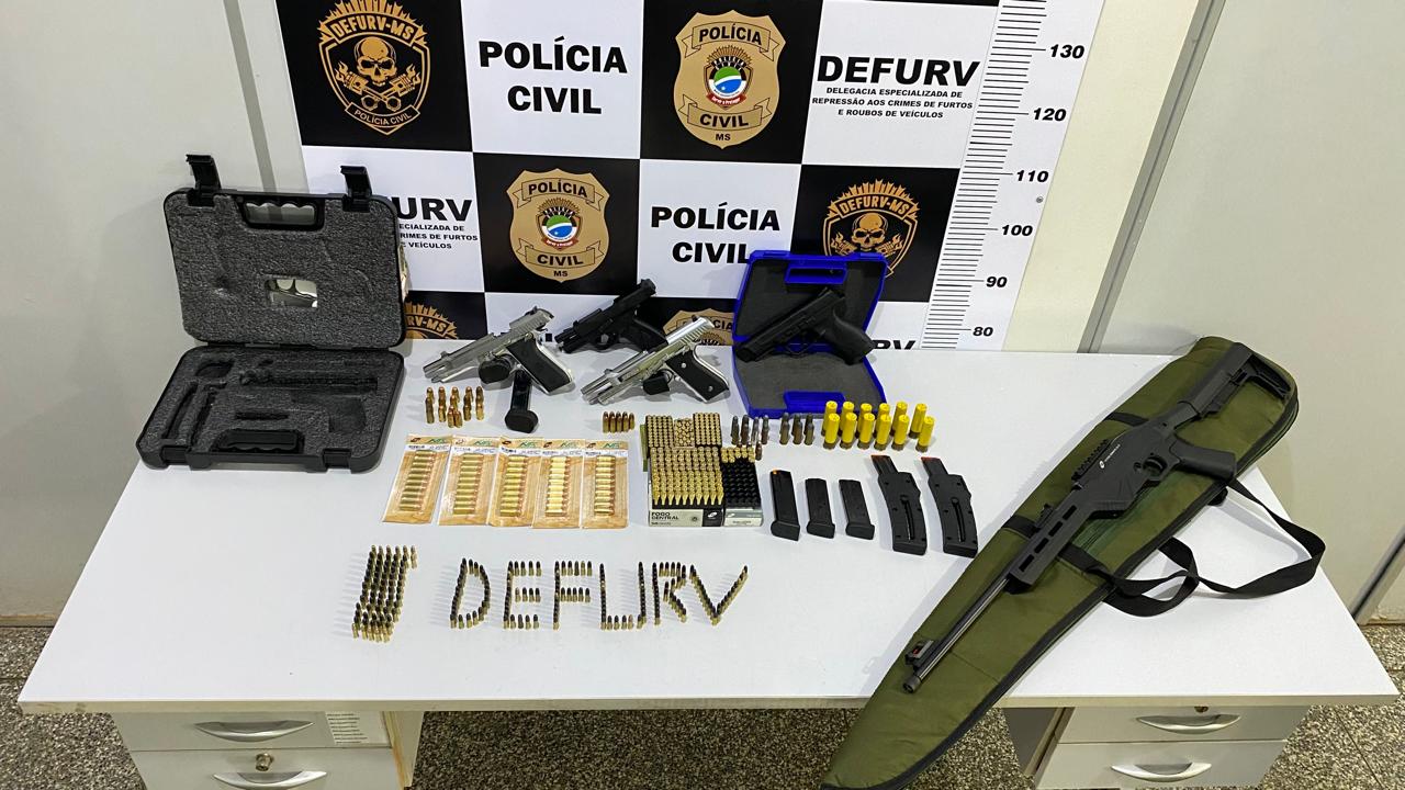 Polícia Civil recupera motocicleta roubada e prende indivíduo em flagrante por posse de arma de fogo em Campo Grande