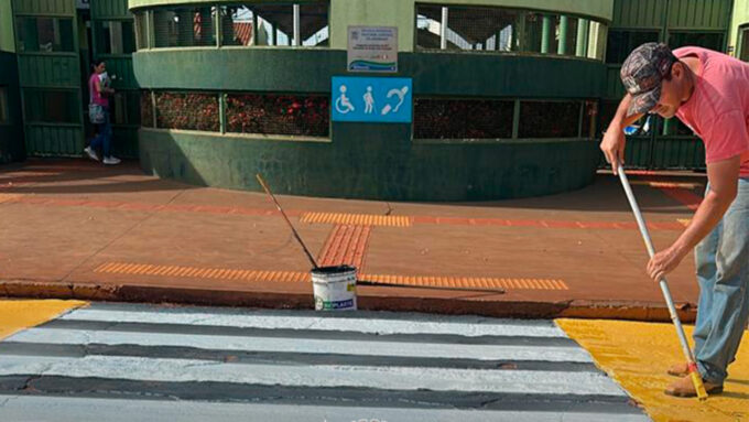 Prefeitura de Sidrolândia inicia revitalização da sinalização de trânsito nas escolas