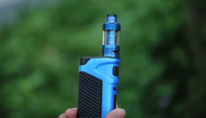 Uso de cigarro eletrônico cresce entre adolescentes brasileiros