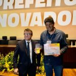 Prefeito Rodrigo Basso recebe prêmio de Prefeito Inovador por canal de WhatsApp da Prefeitura