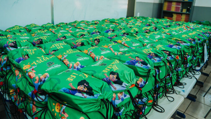 Prefeitura inicia entrega de mais de 9 mil kits escolares para alunos da rede municipal de ensino de Sidrolândia