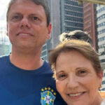 Cotada para vice-presidente, Tereza posa com Tarcísio e defende Bolsonaro