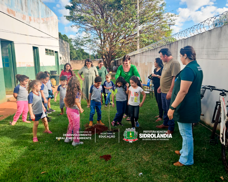 Junho verde: CMEI Michele Canejo participa da ação “Plante com a Gente” e recebe lixeiras para coleta seletiva