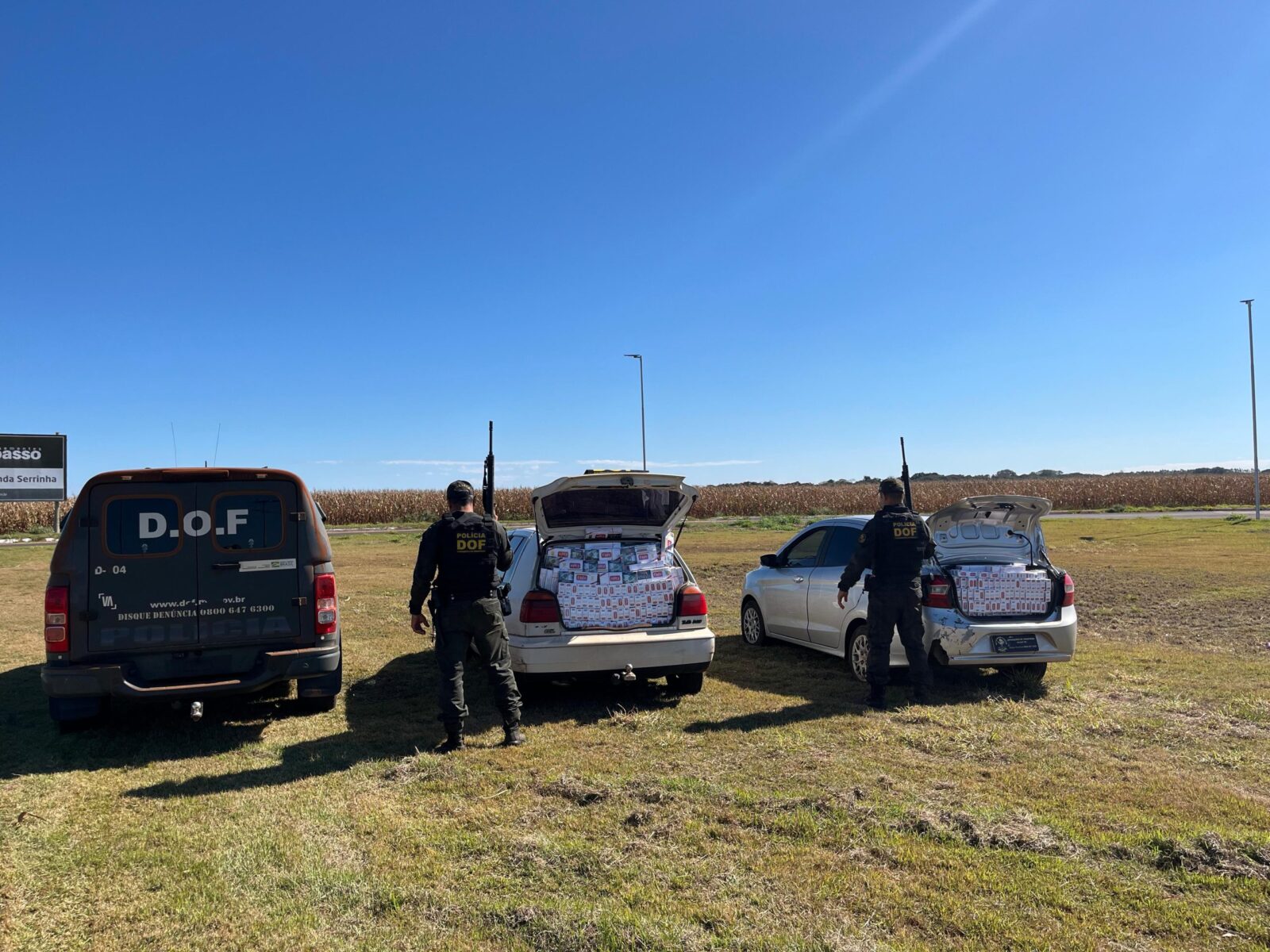 DOF apreende carros carregados de cigarros contrabandeados do Paraguai em Maracaju