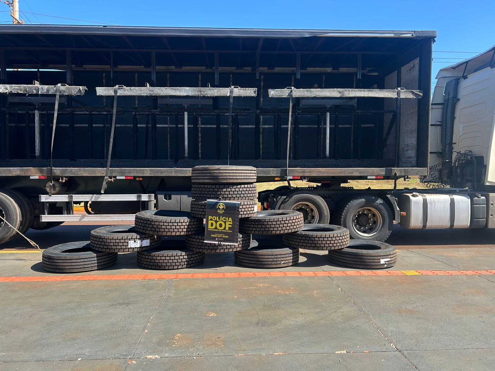 Carreta com carga ilegal de pneus é apreendida pelo DOF em Douradina