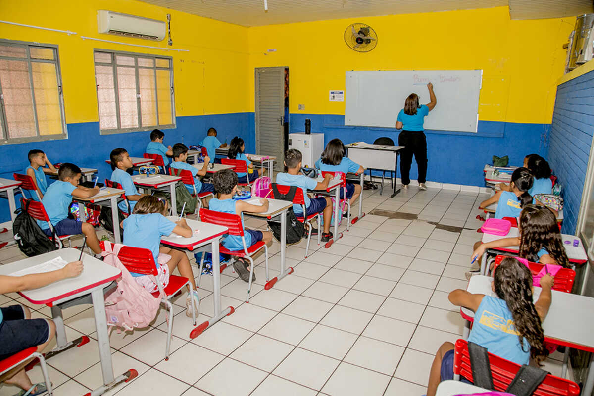 Corumbá lança seleção de professores para programa de alfabetização