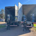 DOF apreende dois caminhões carregados de produtos ilegais avaliados em mais de R$ 21 milhões