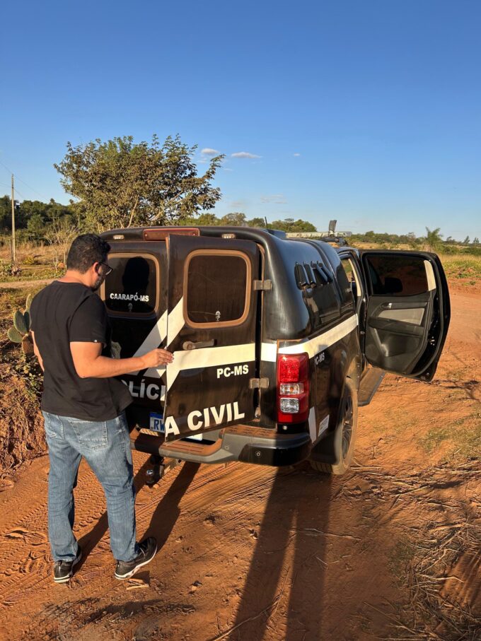 Em Caarapó, homem é preso em flagrante pela Polícia Civil após agredir companheira com golpe de foice