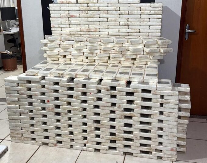 Polícia Civil apreende 377 kg de cocaína em depósito no Jardim Itamaracá