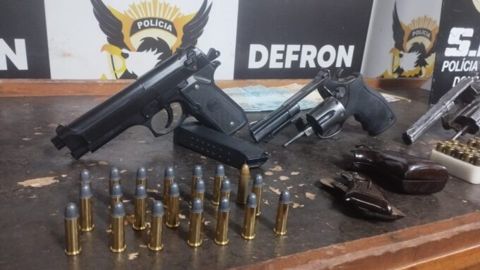 Polícia Civil realiza a prisão de acusados de tráfico e apreende drogas, dinheiro e armas em Dourados