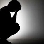 Solidão vira desafio global de saúde pública, alerta OMS