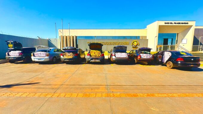 UNIÃO DO CRIME: DOF apreende comboio de carros carregados com drogas e cigarros