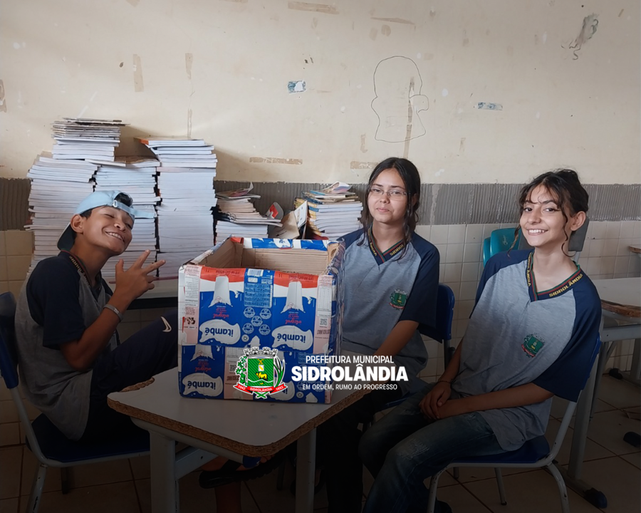 Alunos da Escola Leonida La Rosa Balbuena produzem casinhas sustentáveis para cães em situação de abandono