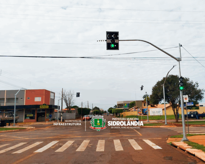 Novo semáforo já está em funcionamento na Rua João Márcio Ferreira Terra com Antero Lemes da Silva