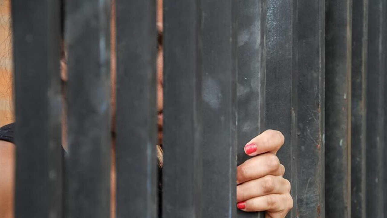 Mulher é espancada e mantida em cárcere por família de companheiro em Sidrolândia