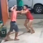 Homem tenta matar esposa a facadas, é desarmado e leva surra de moradores (vídeo)