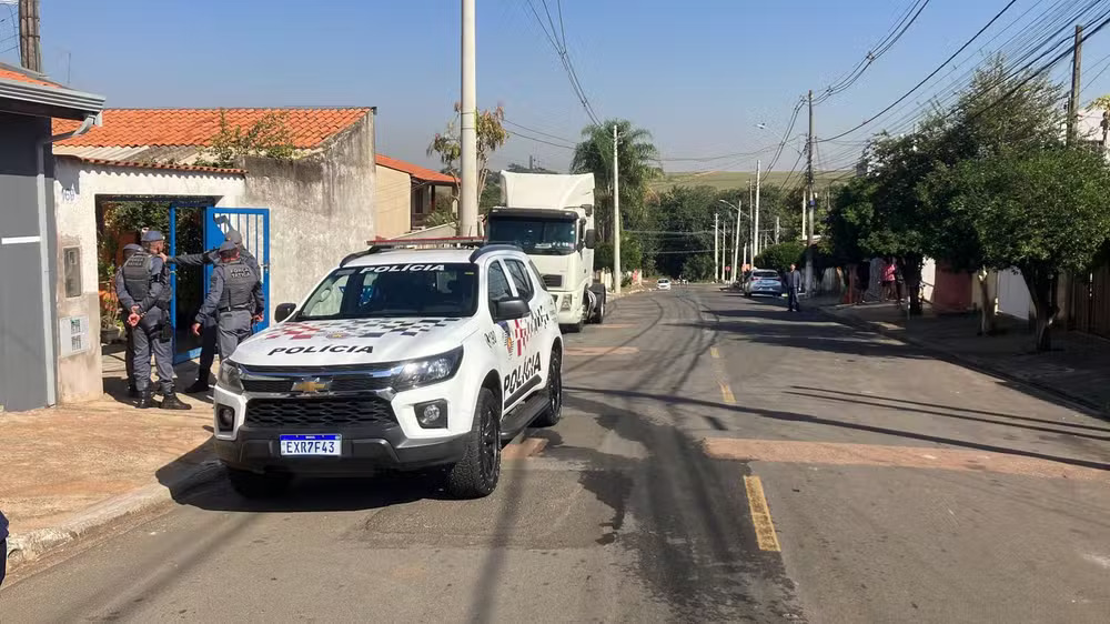 ‘Vi o cachorro sacudindo a menina’, diz vizinha sobre ataque de pit bull que levou criança de 2 anos à morte