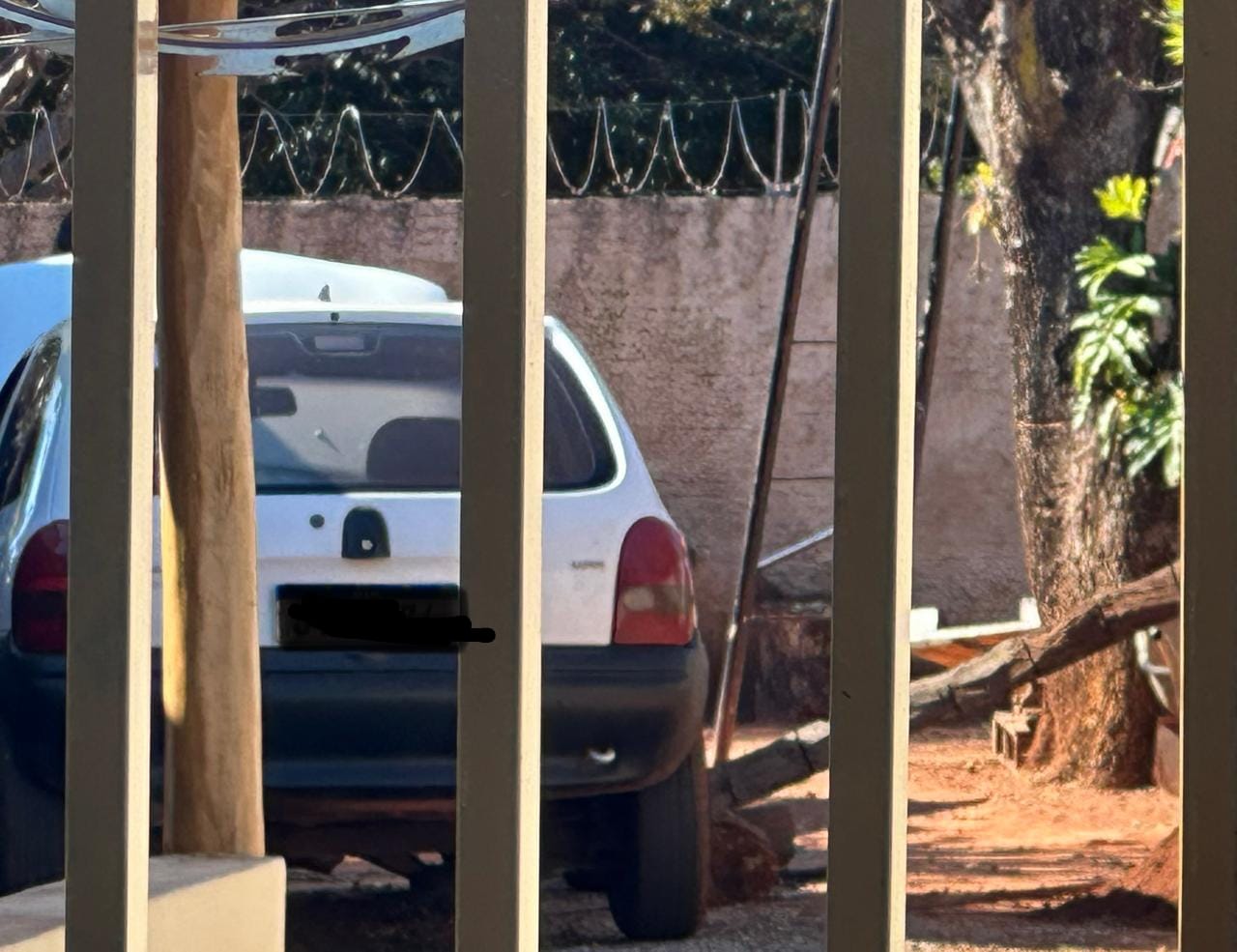 Idoso morre prensado ao fazer reparo em veículo na tarde desta terça-feira(27)