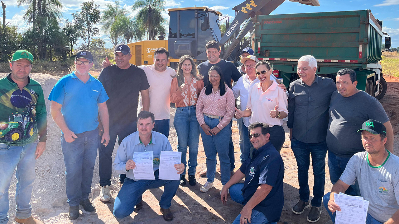 SEMAA realiza entrega de 48 toneladas de calcário para produtores rurais no assentamento Geraldo Garcia