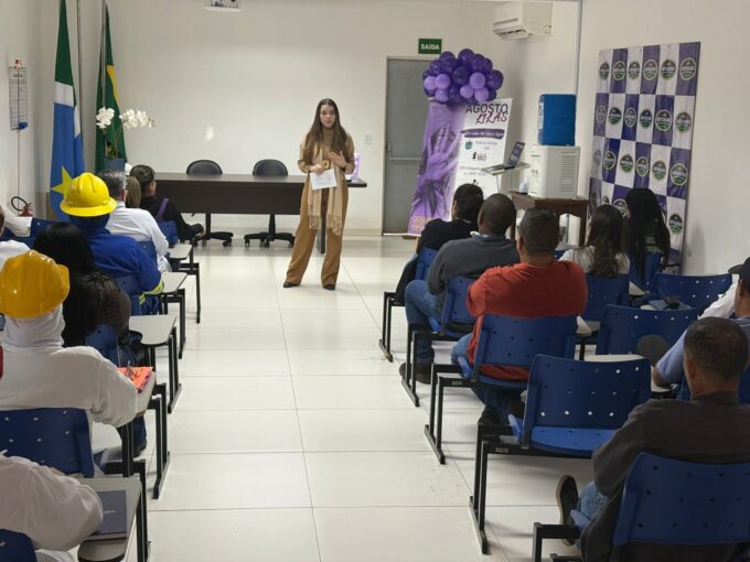 Agosto Lilás: DAM de Nova Andradina realiza palestra para líderes de setor em frigorífico da região