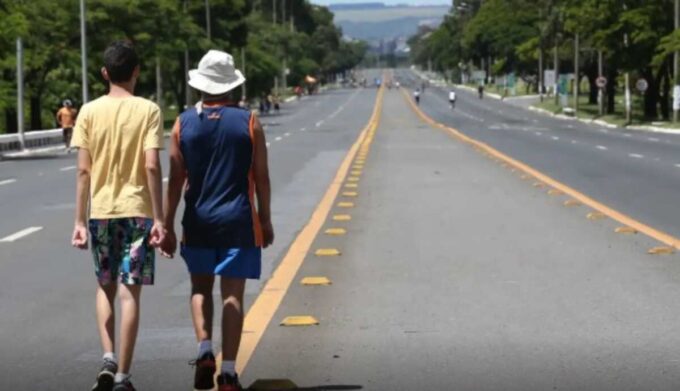 Atividades ao ar livre ajudam a prevenir miopia em crianças