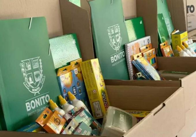 Bonito inicia entrega de kits escolares para mais de 3 mil alunos