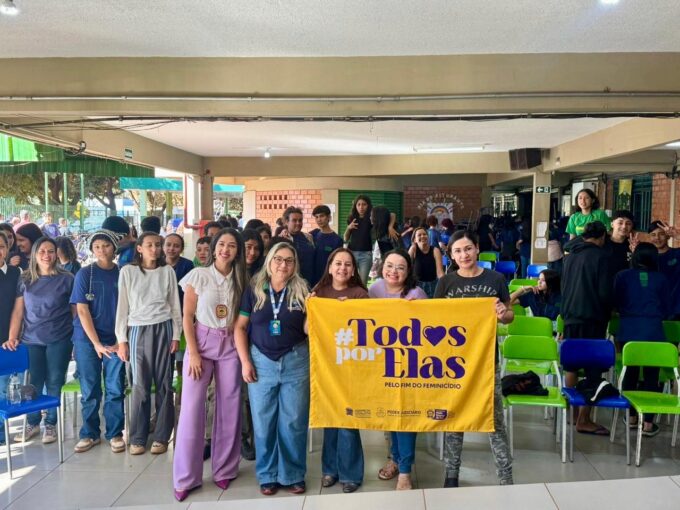 Delegacia da Mulher de Dourados realiza palestra sobre violência doméstica e crimes cibernéticos em escola local