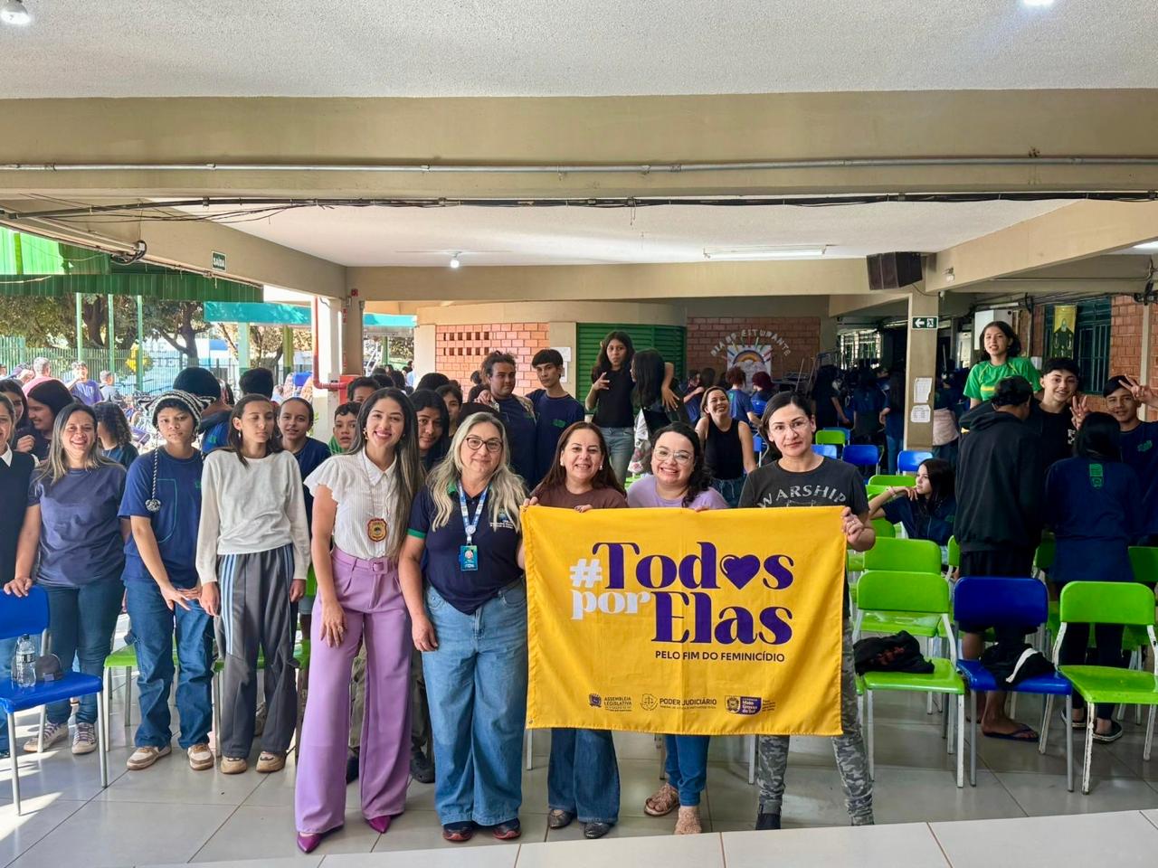 Delegacia da Mulher de Dourados realiza palestra sobre violência doméstica e crimes cibernéticos em escola local