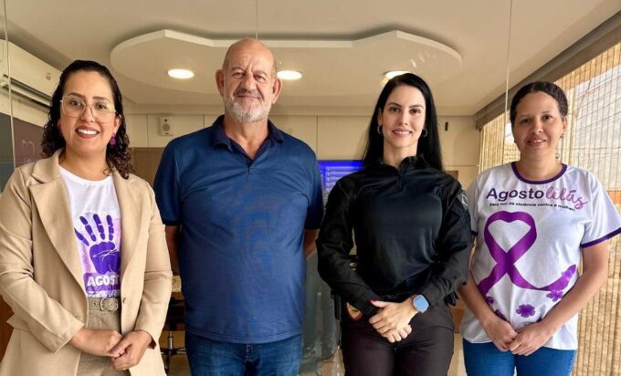 Delegada da DAM de Paranaíba e psicóloga do CRAM participam de programa na Rádio Difusora de Paranaíba em alusão ao Agosto Lilás