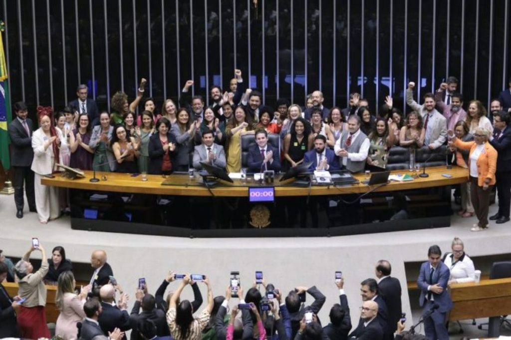 5 pontos de riscos para a liberdade de expressão, versus, PL da Adultização (PL 2.628/2022)   