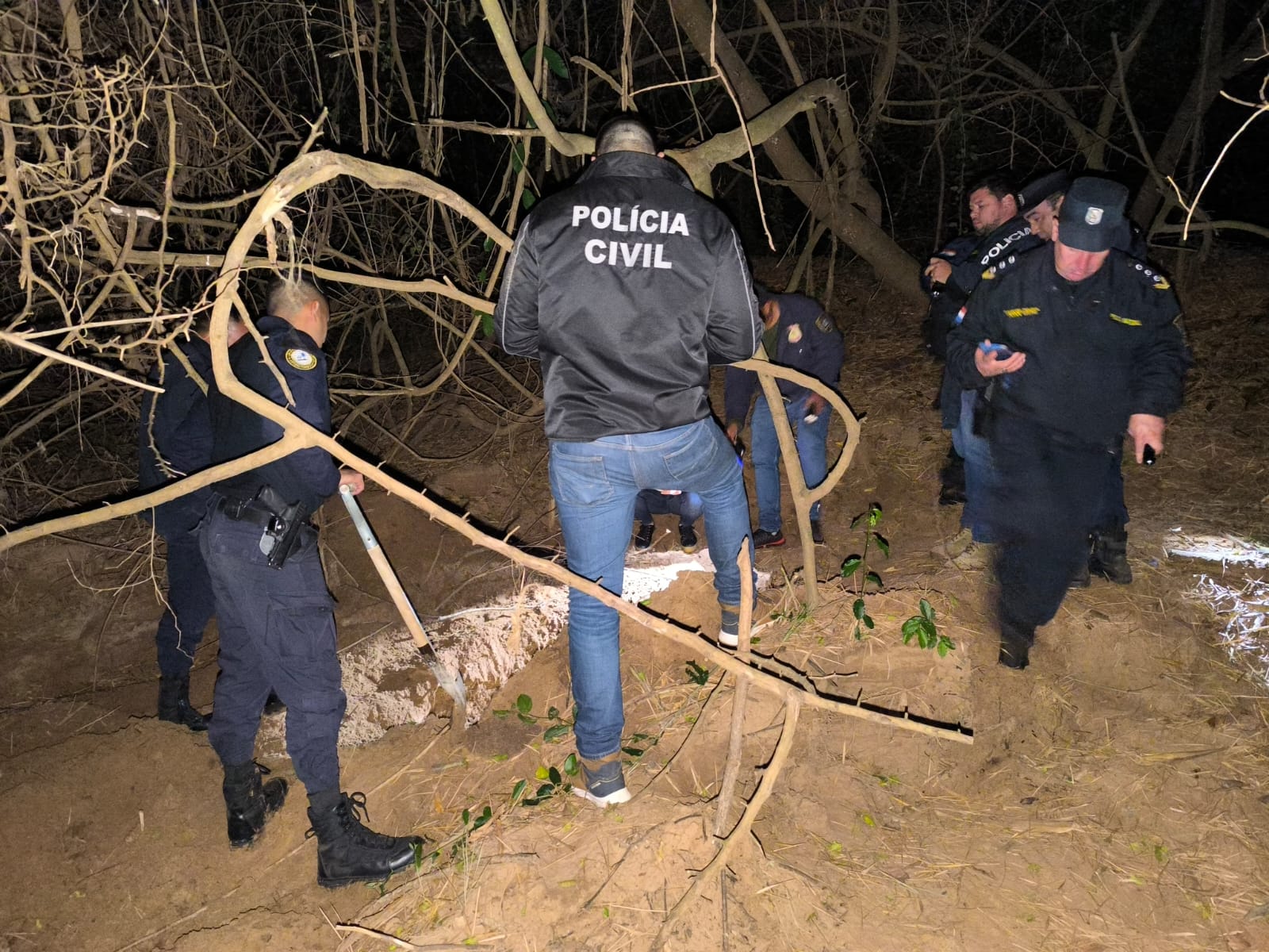 Polícia Civil do Mato Grosso do Sul, em ação conjunta com a Polícia Paraguaia, localiza corpo de jovem desaparecida às margens do rio Apa