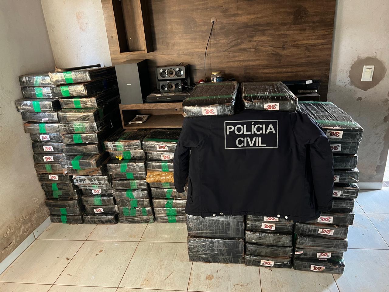 Polícia Civil localiza depósito de drogas e apreende quase duas toneladas de maconha em Mundo Novo