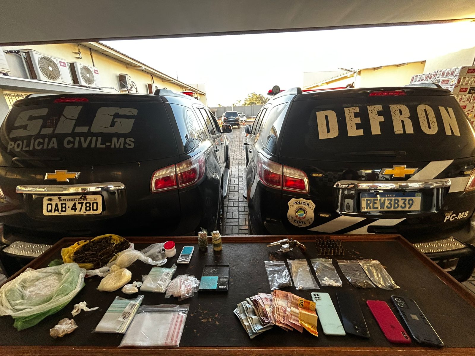 Polícia Civil realiza operação “Para” e prende quatro integrantes de célula criminosa em Dourados