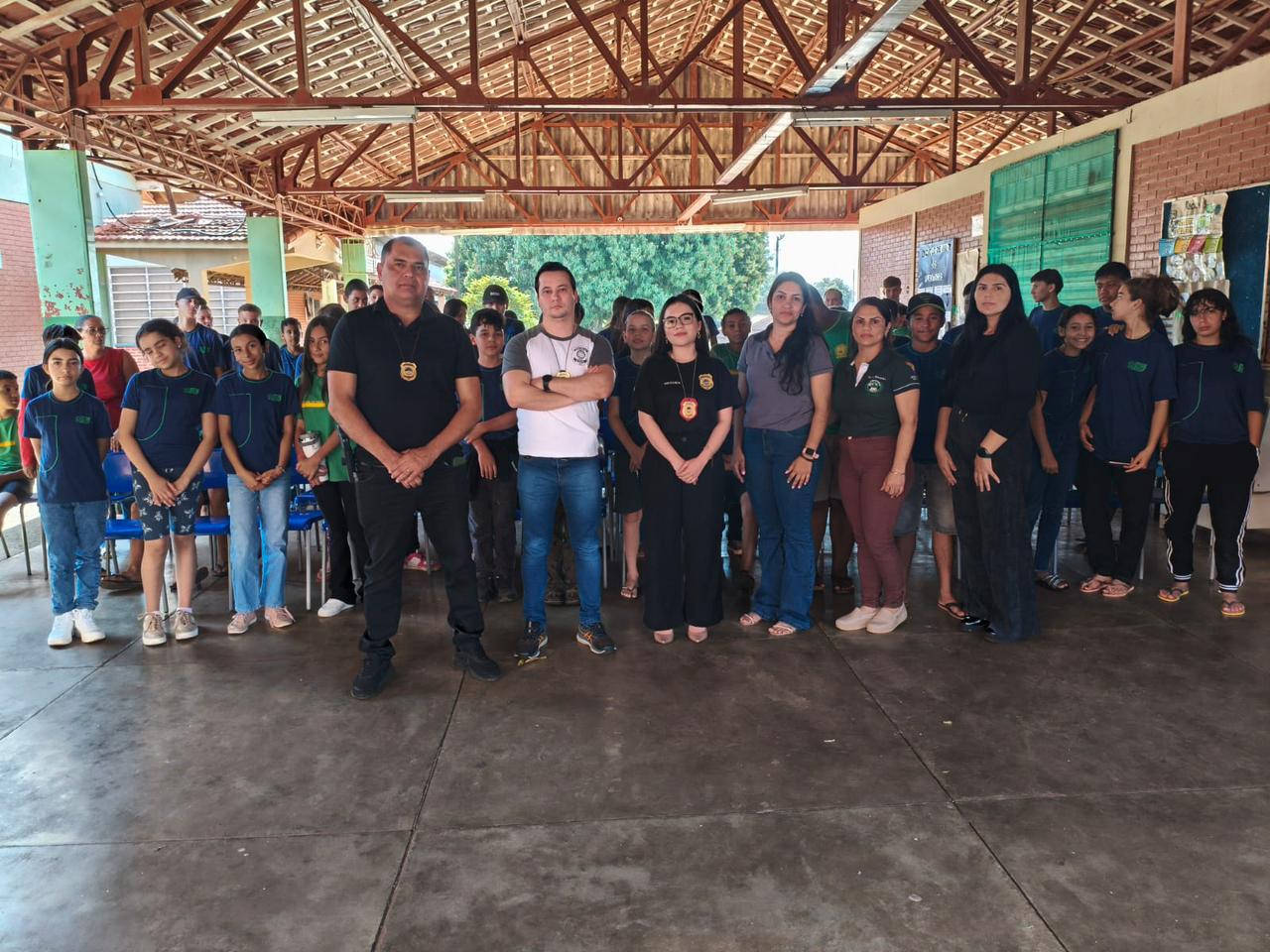 Polícia Civil realiza palestra educativa sobre bullying e racismo para alunos de Escola Estadual em Sete Quedas