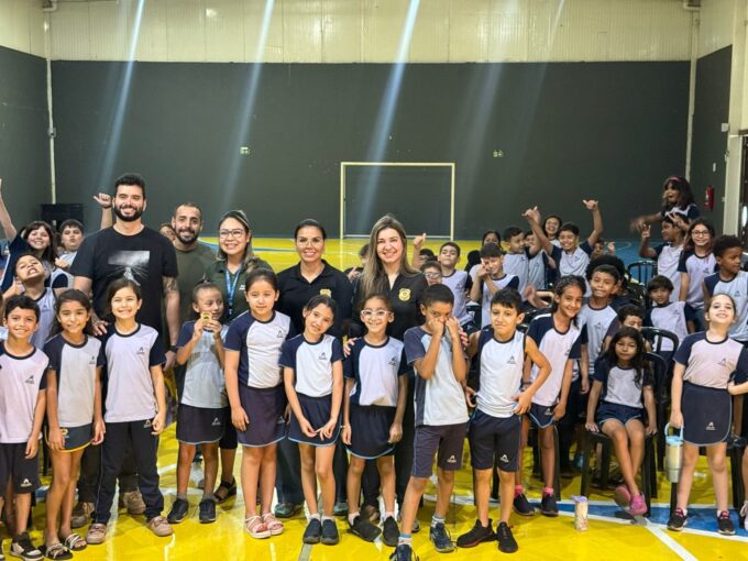 Polícia Civil realiza palestras em escola e igreja de Corumbá sobre bullying e crimes virtuais