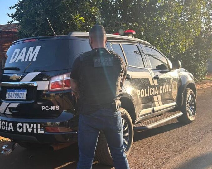 Policiais civis cumpre mandado de prisão contra traficante de drogas que descumpria medida protetiva de urgência